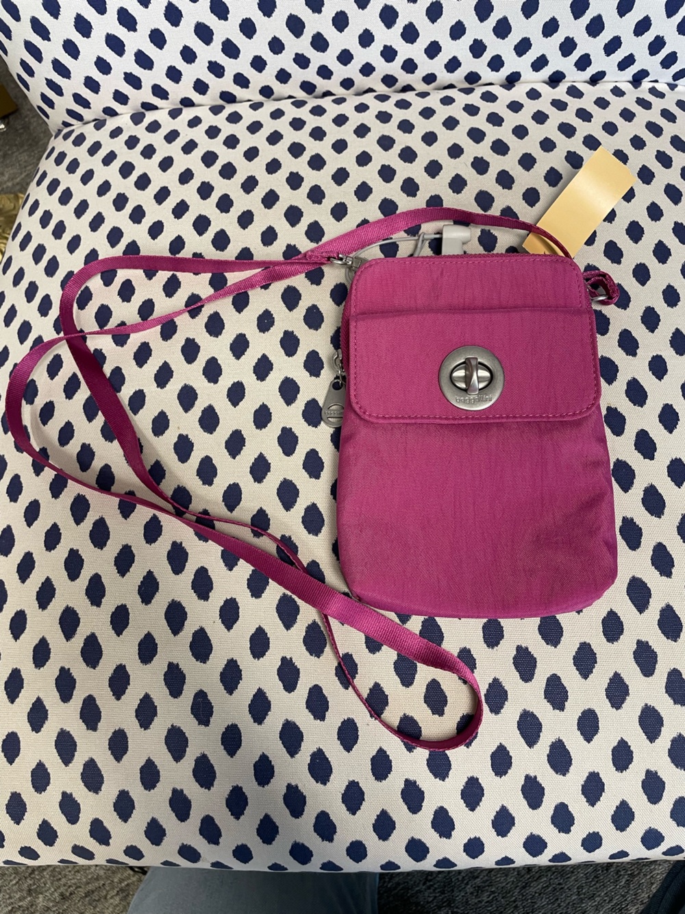 Baggallini pink crossbody purse